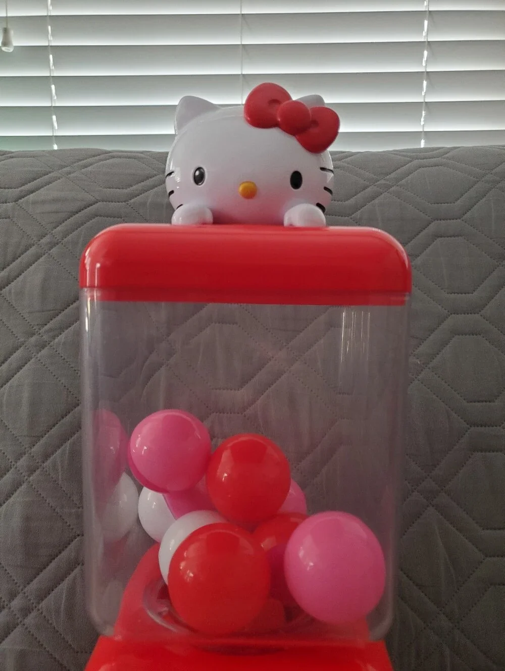 FAO Schwarz Hello Kitty and Friends Toy Vending Machine | Gumball Machine